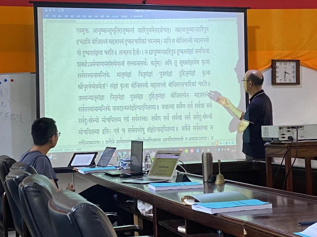 Editing the Sanskrit recension of the Aṣṭasāhasrikā Prajñāpāramitā based on the historical Chinese translations 